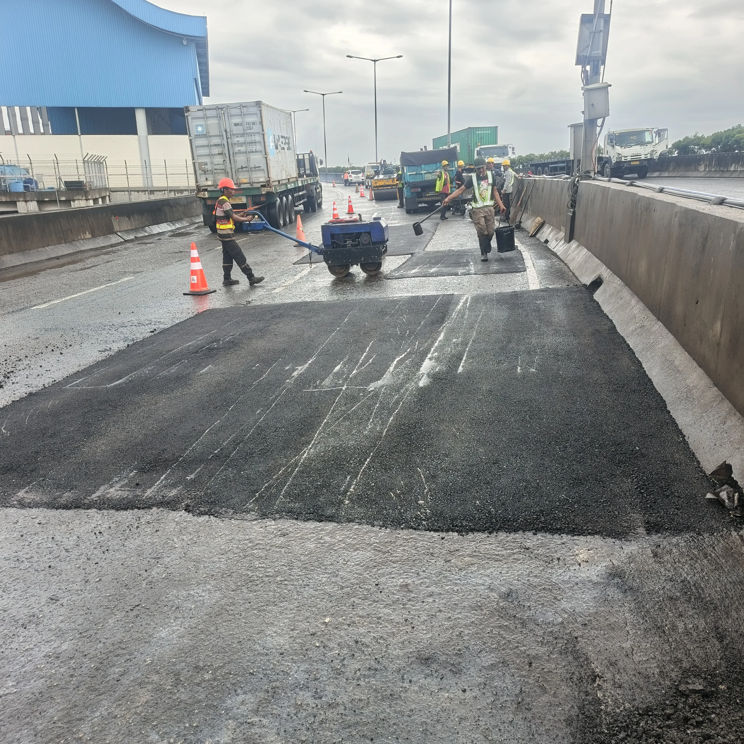 Perawatan Jalan Tol  - Slide 1